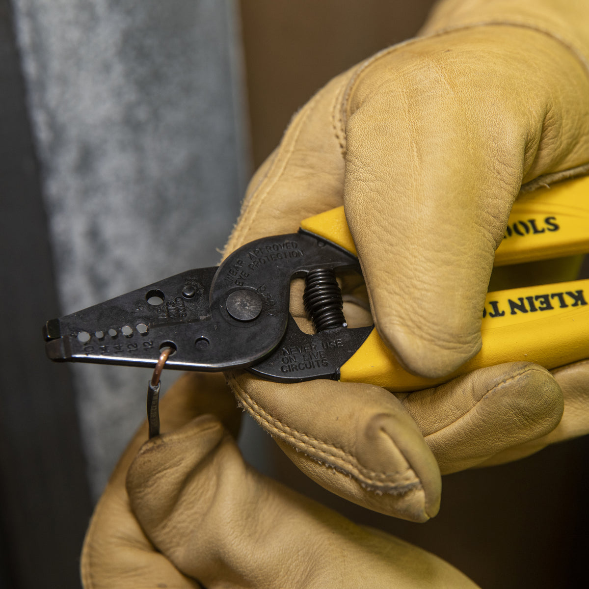 Dual-Wire Stripper/Cutter for Solid Wire