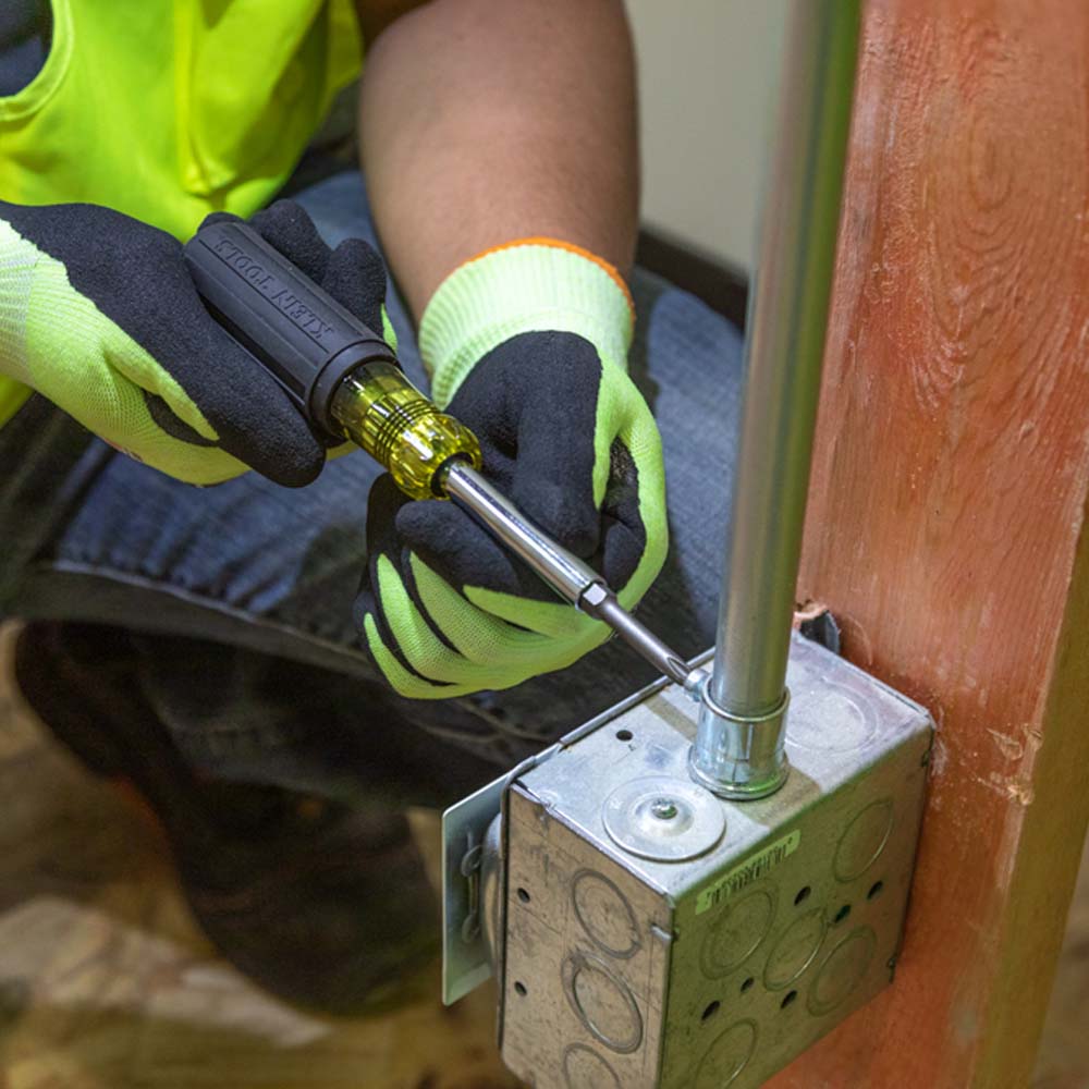 Extended Reach Multi Bit Screwdriver