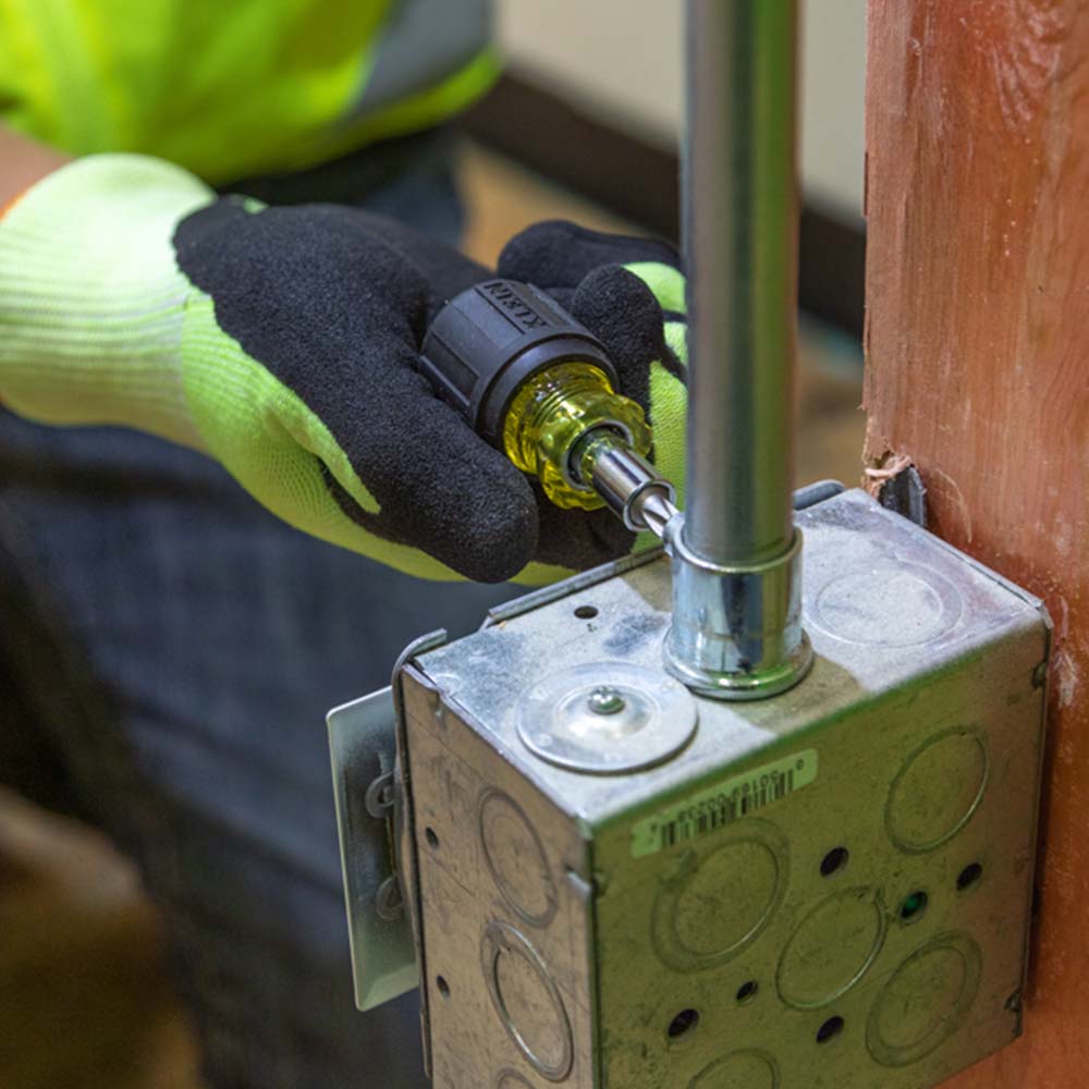 Stubby Multi-Bit Screwdriver/Nut Driver