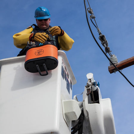 Hard-Body Oval Bucket with Kickstand