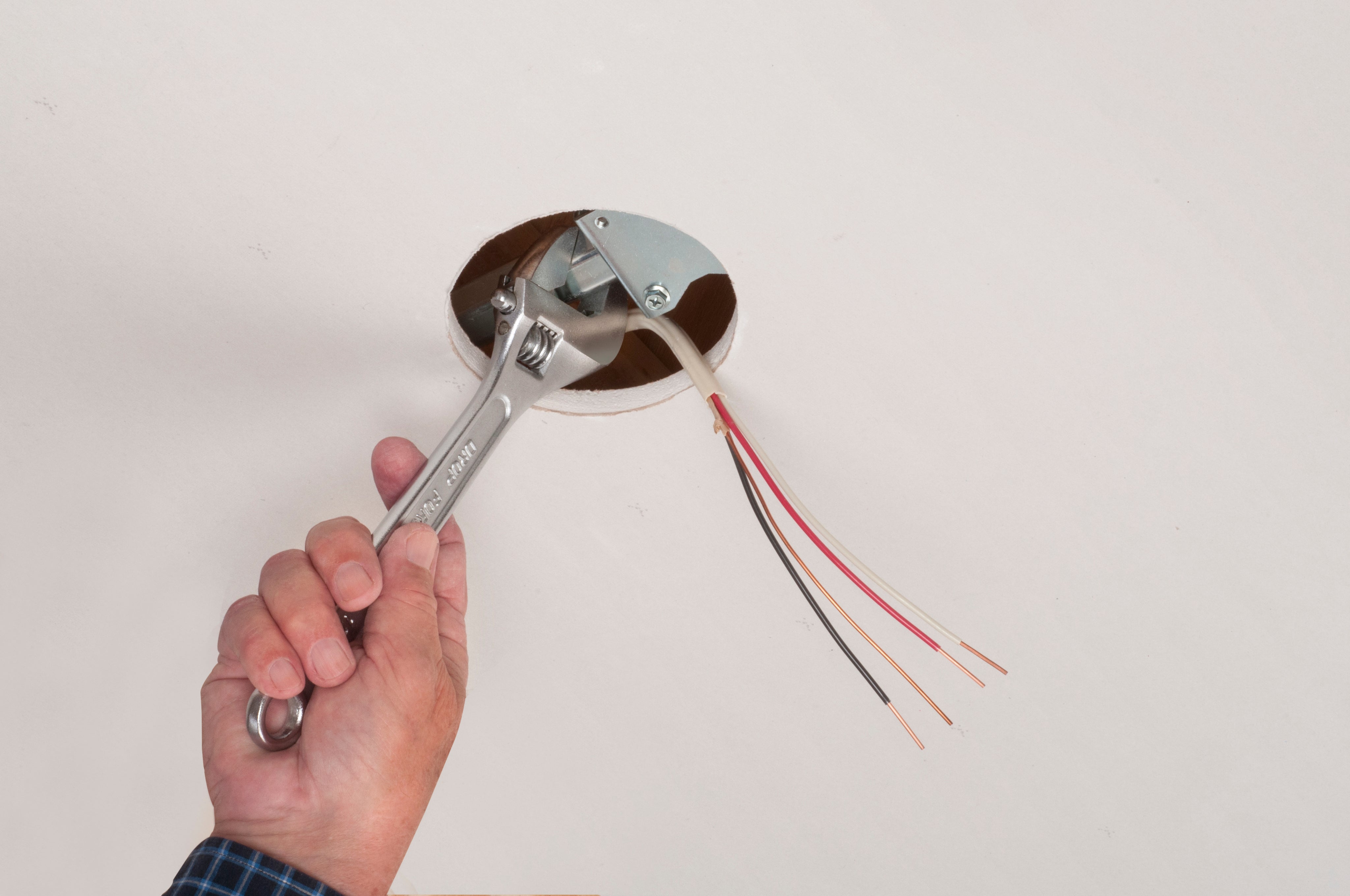 A photo of a , by Arlington Steel Fan and Fixture Box for Wood I-Joists, Adjustable FBRS40712R - ARLINGTON eCommerce - Maple Electric Supply in Canada